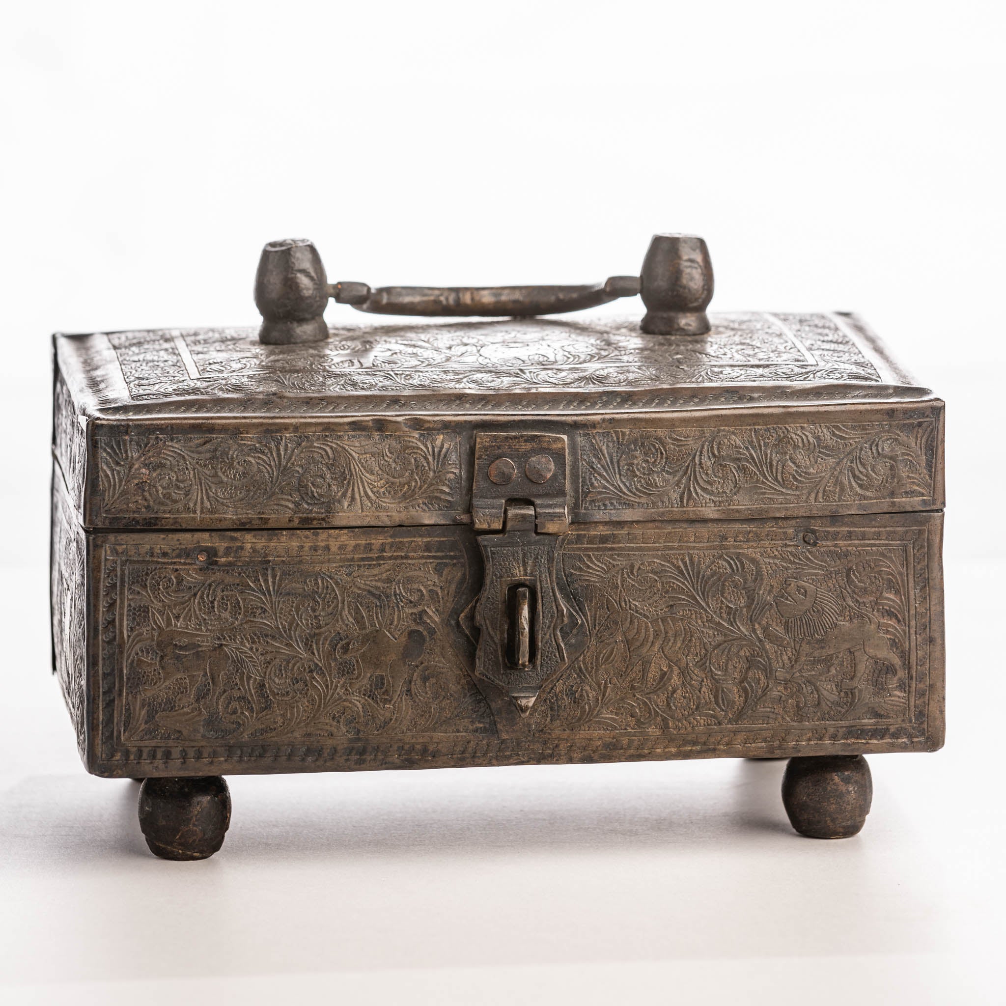 ANTIQUE MISCELLANEOUS BOX